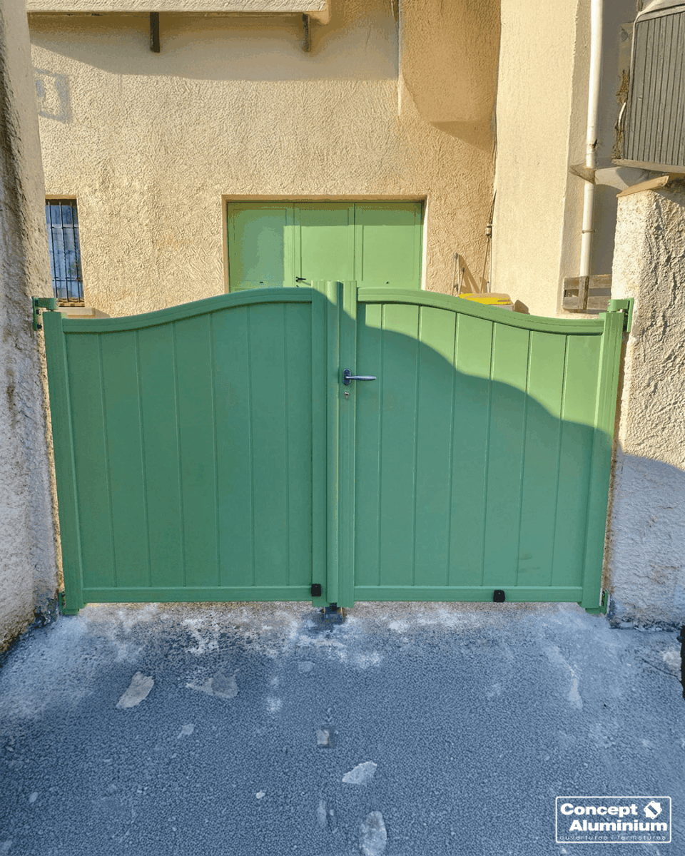 Portail vert aluminium Concept Aluminium St Bres